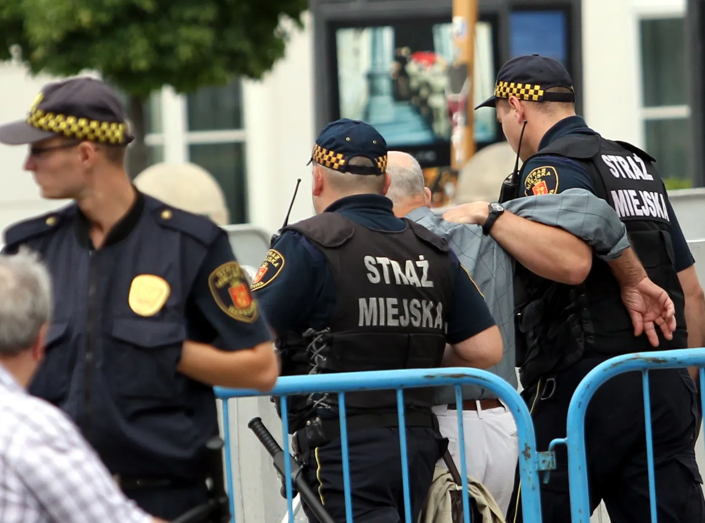 Tablica oblana fekaliami