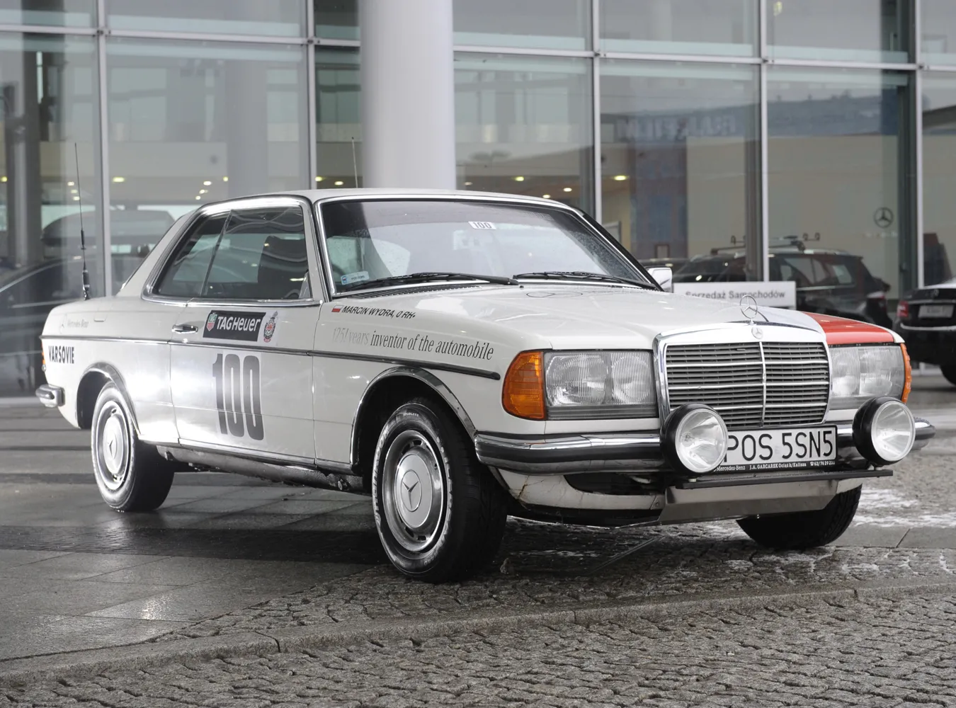 Mercedes-Benz wystawił w rajdzie Monte Carlo Historique swój team. W białym coupe W123 jedzie Grzegorz Baran, uczestnik tegorocznego rajdu Dakar…