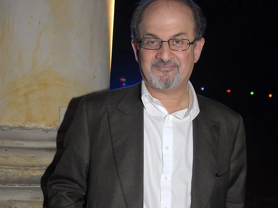 Sir Salman Rushdie napisze autobiografię
