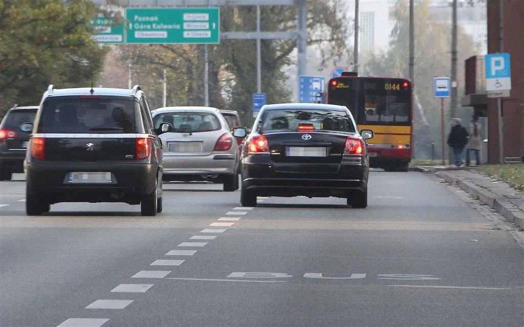 Toyota jak rakieta przez miasto! Premier pędził do domu bo…