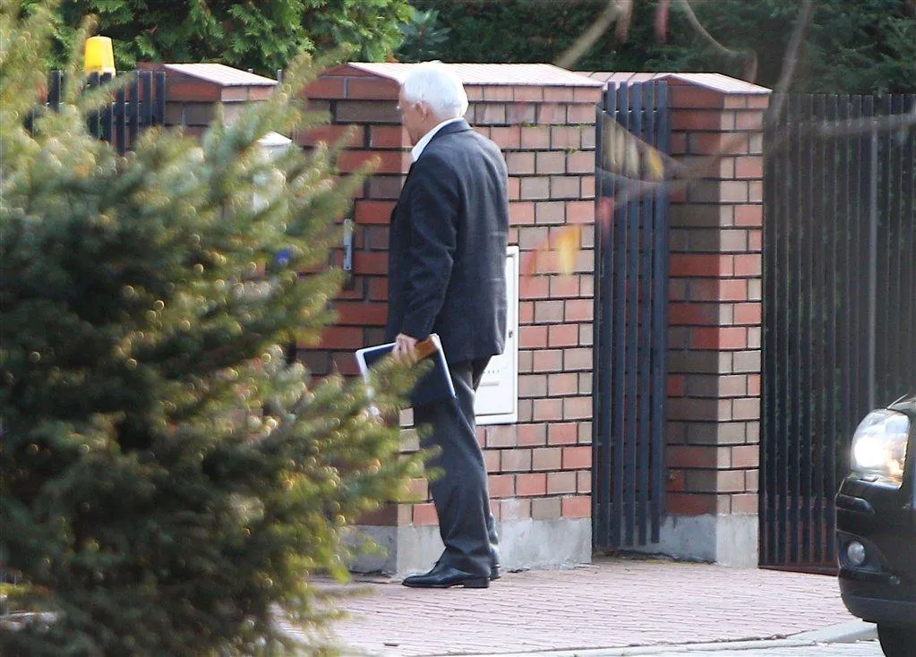 Nowy szef klubu SLD Leszek Miller od niedawna znów podróżuje służbową limuzyną z kierowcą