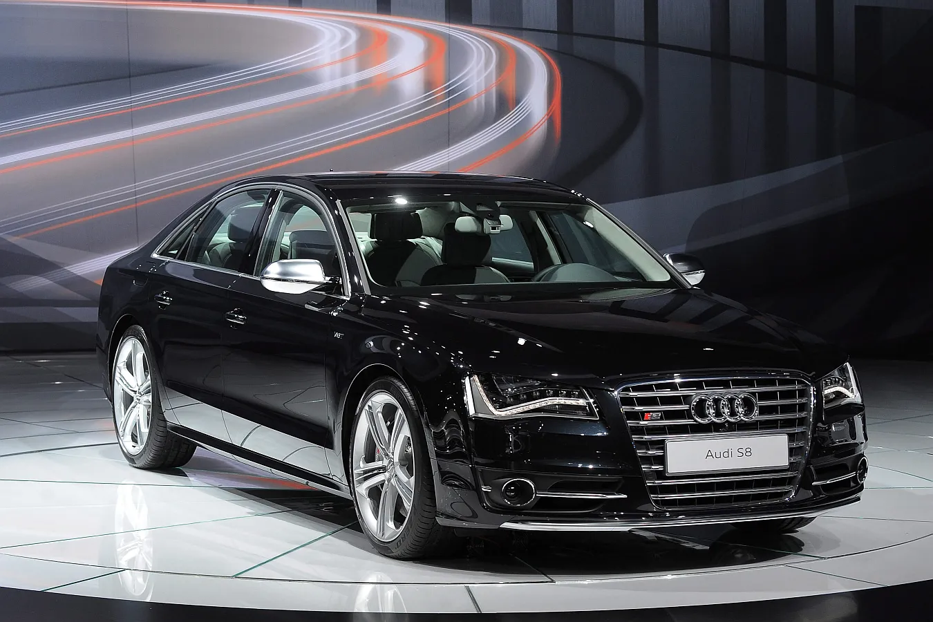 2748341-audi-s8.jpg