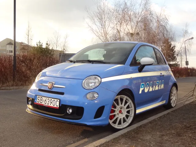 Oto szalone auto z Polski w barwach policji. Jedyne takie nad Wisłą!