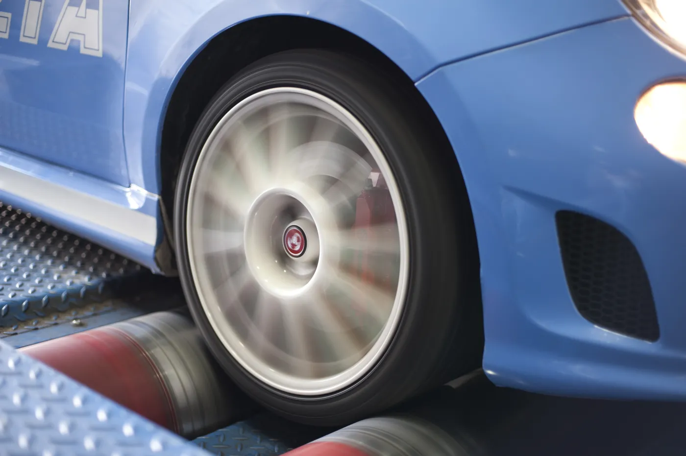 Zgrabny i niezwykle szybki. Odkryj fiata abartha 500