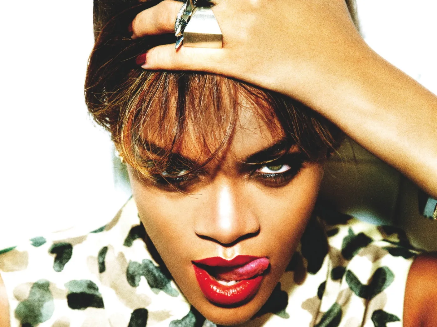 Rihanna gęsto się tłumaczy: Nie chcę szokować