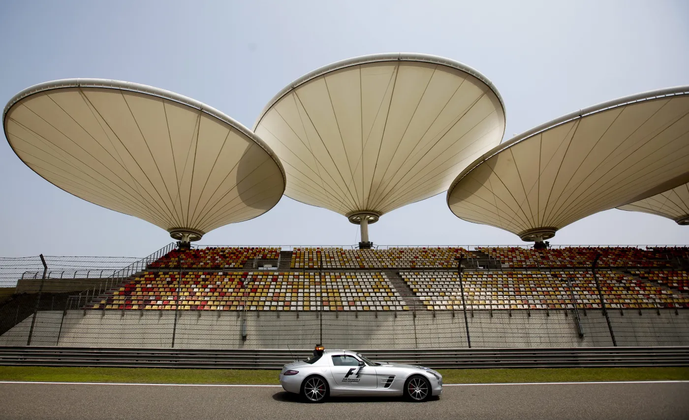 3352385-safety-car.jpg