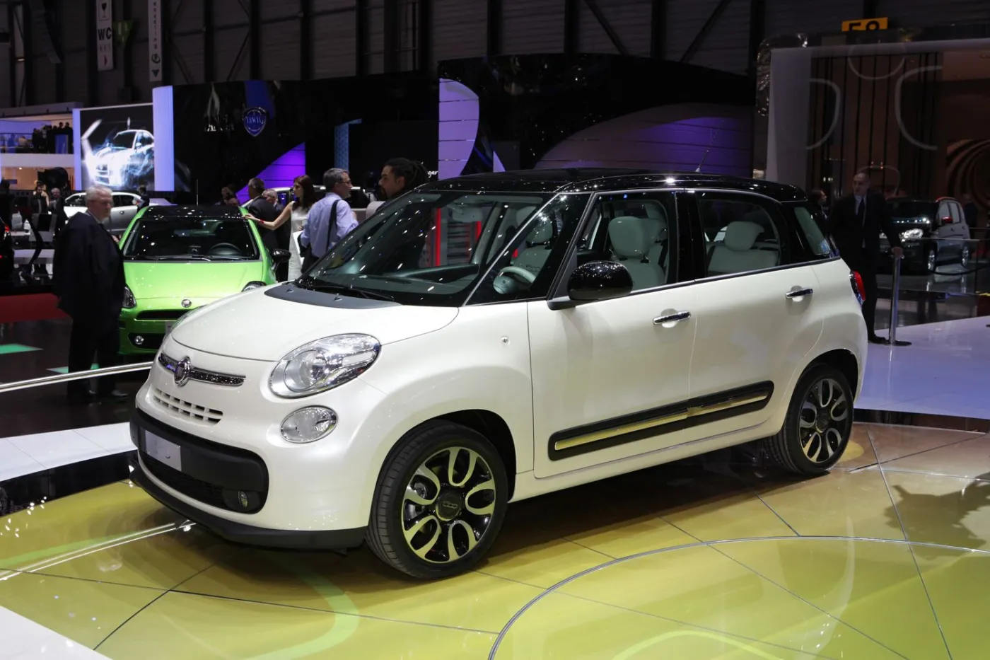 3373287-fiat-500l.jpg