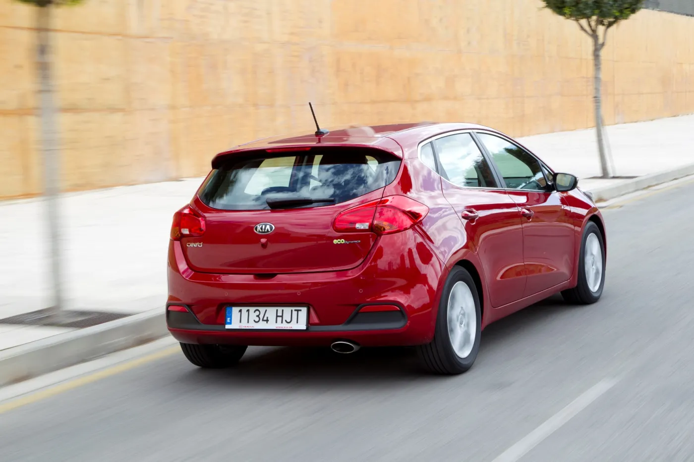 3391019-kia-cee-d.jpg