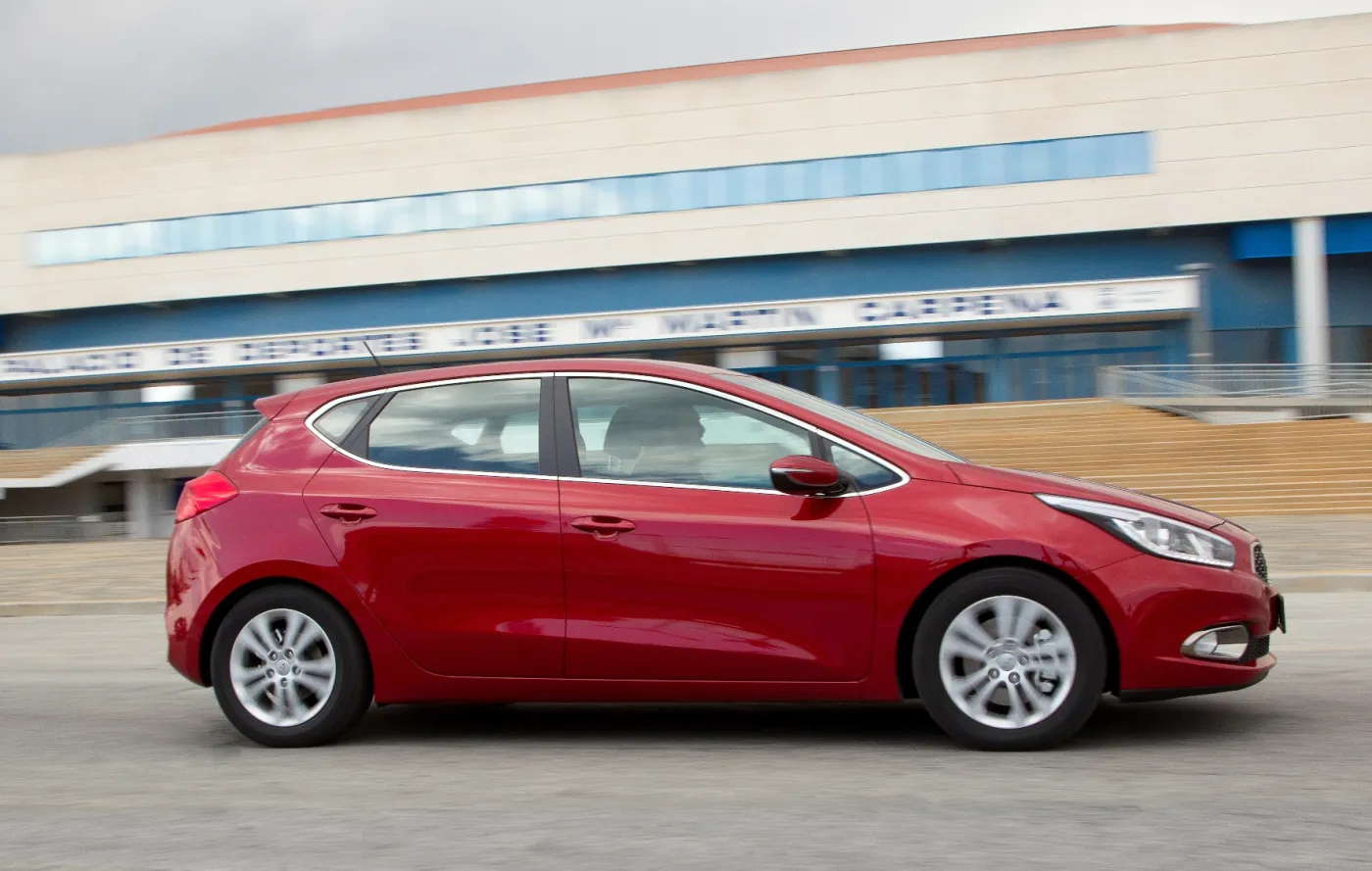 3391048-kia-cee-d.jpg