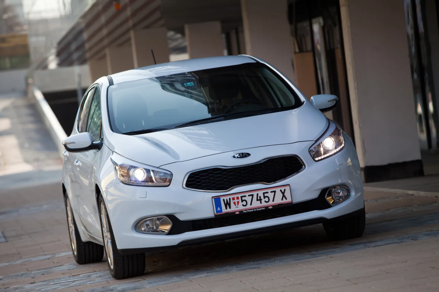 3391338-kia-cee-d.jpg