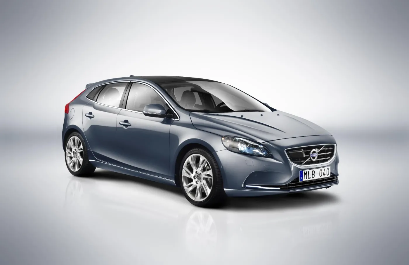 3151684-volvo-v40.jpg