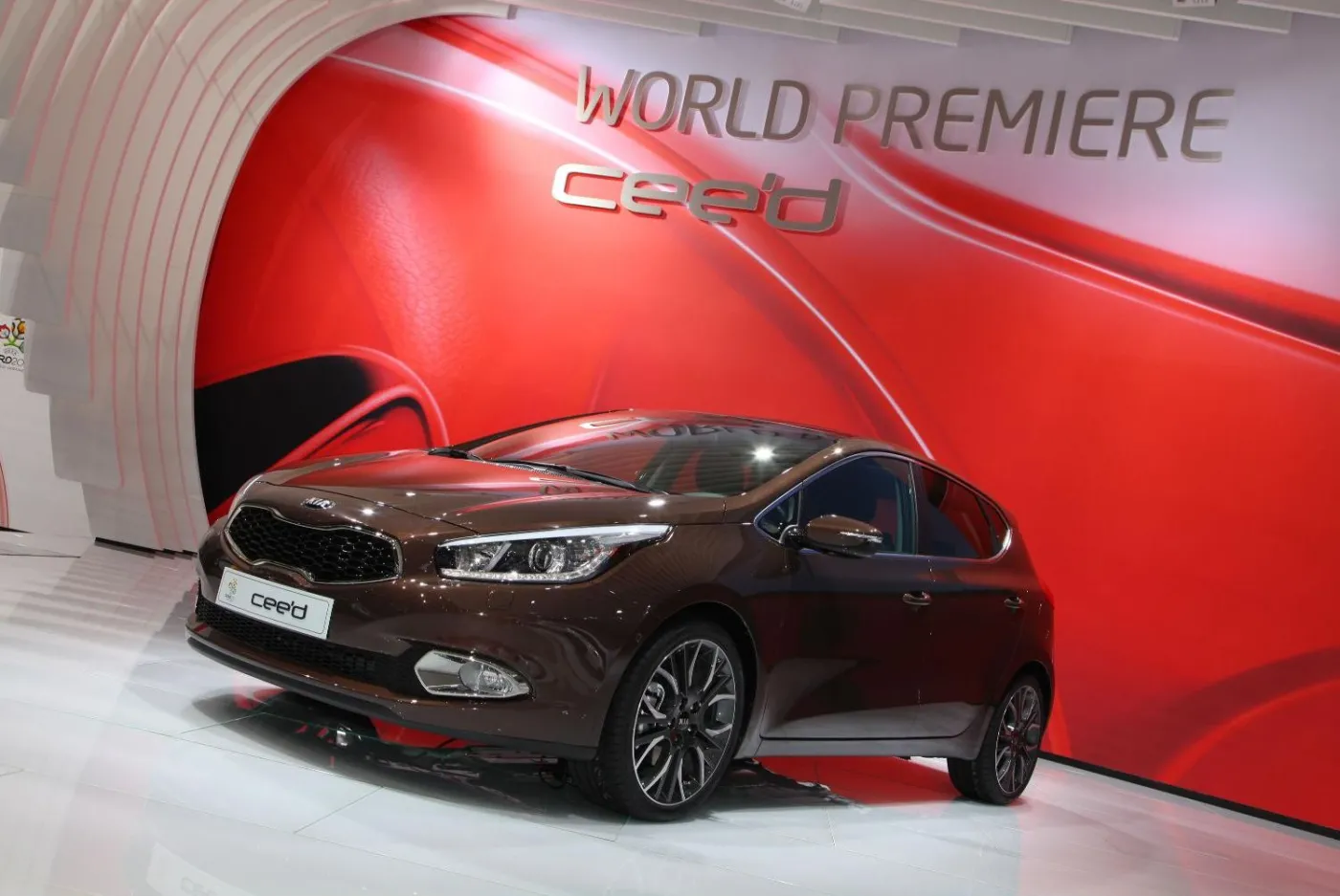 3230256-kia-cee-d.jpg