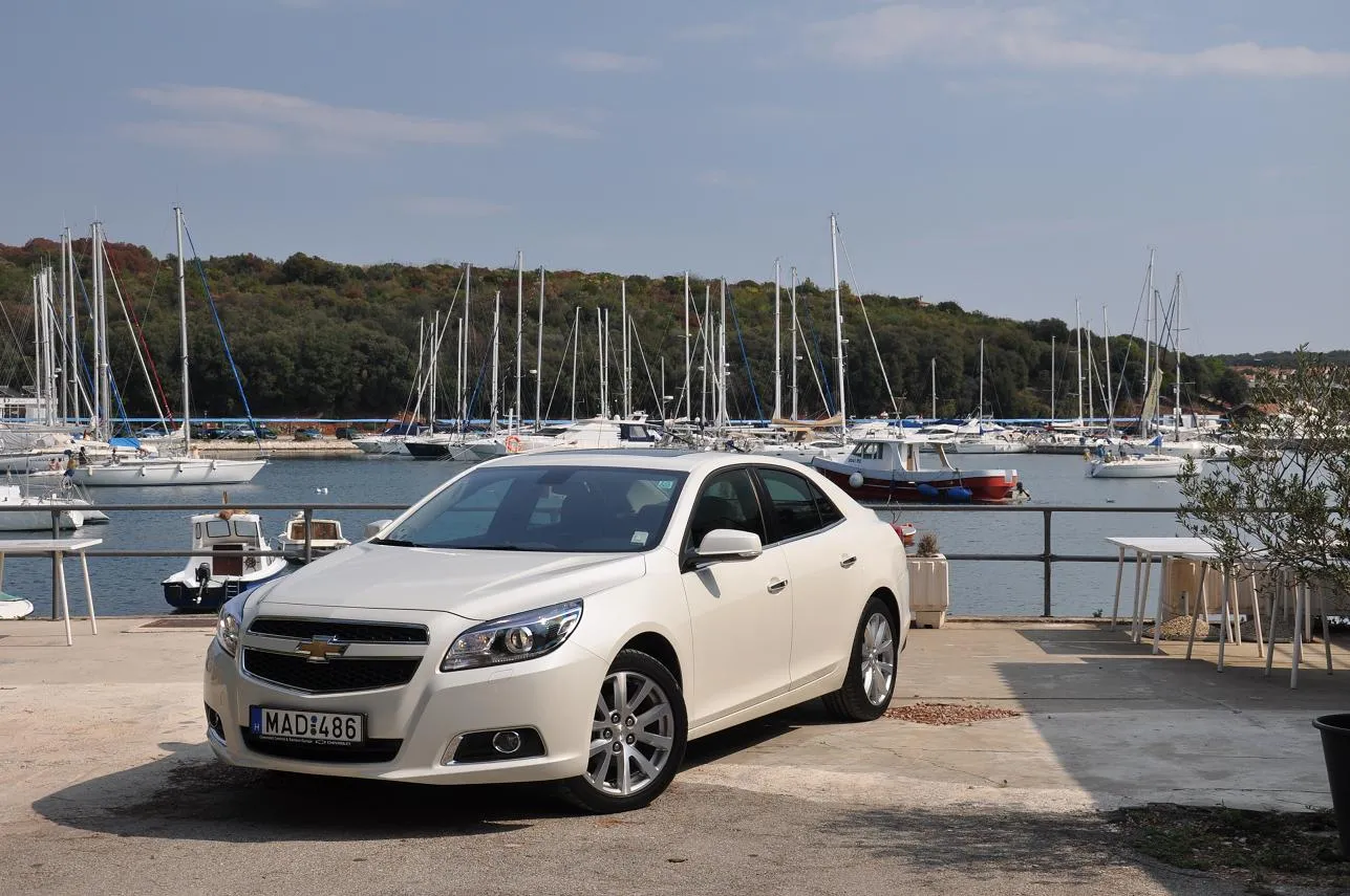 Pięć metrów limuzyny z silnikiem diesla w cenie dla sknery! Pierwsza próba chevroleta malibu