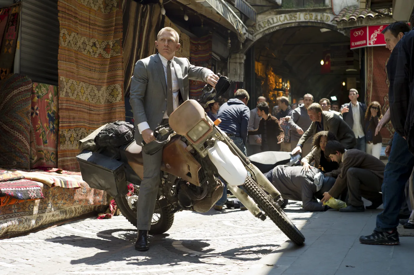 4101762-skyfall.jpg
