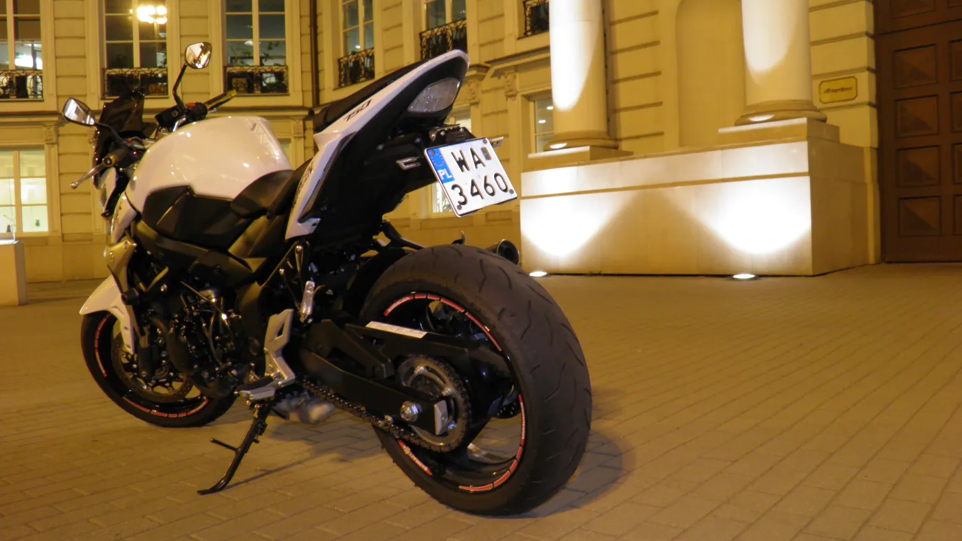   Suzuki GSR 750