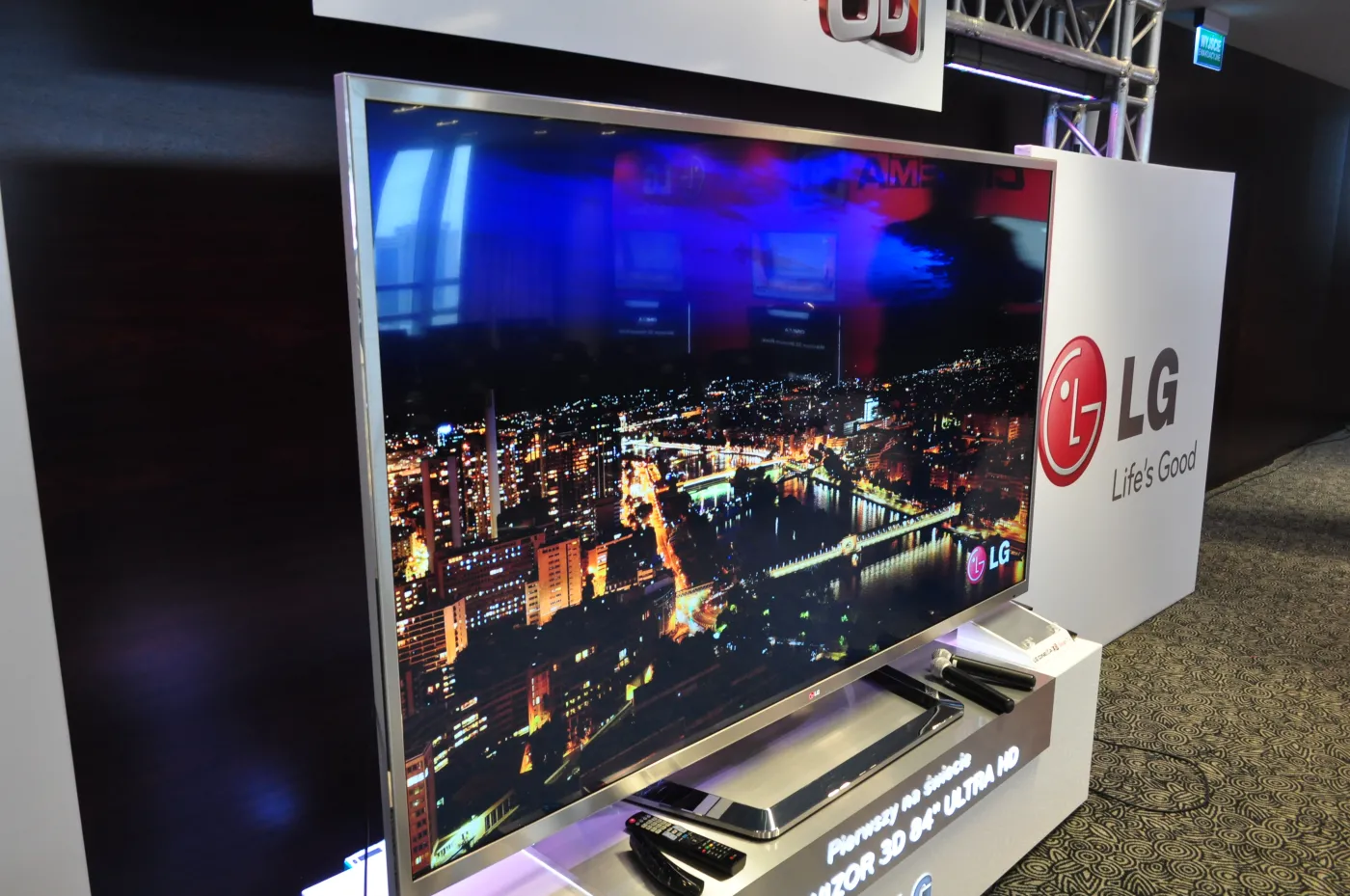 LG 84" UHD