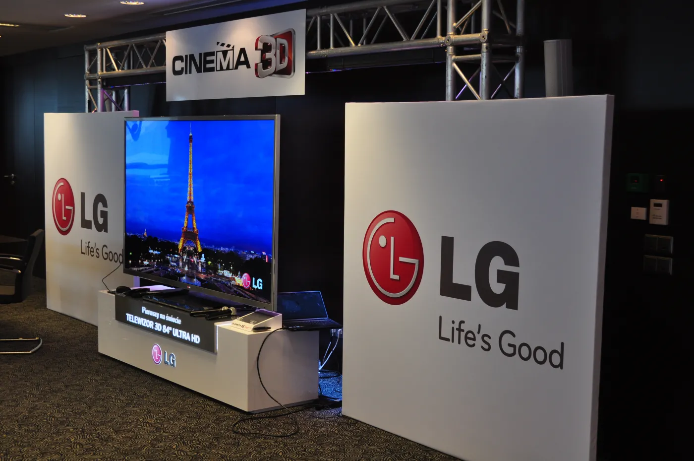 UHD 4K 84"