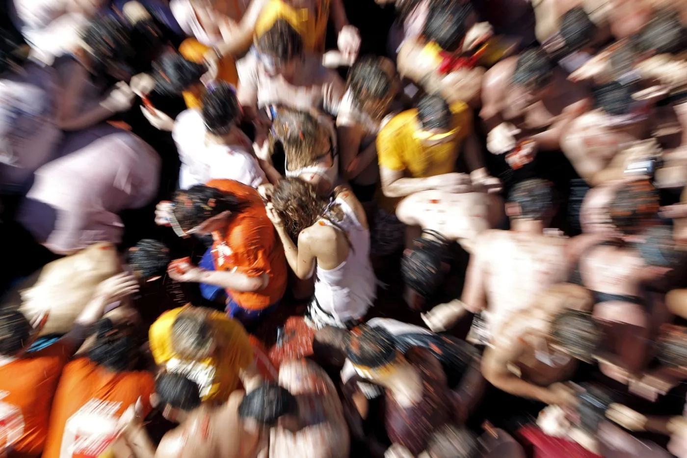 3957530-tomatina.jpg