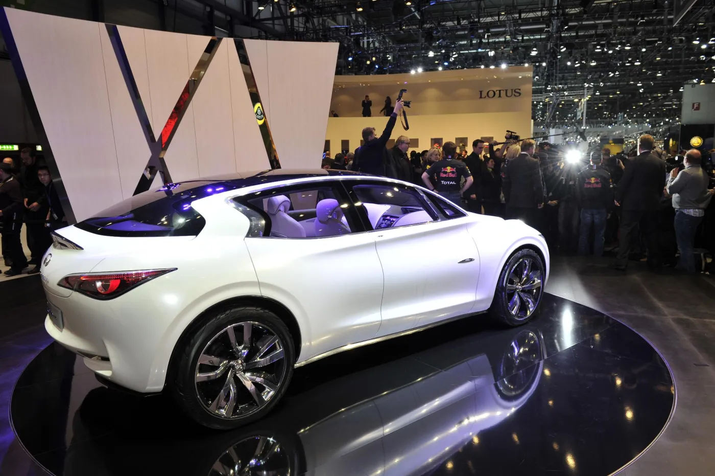 3496473-infiniti.jpg