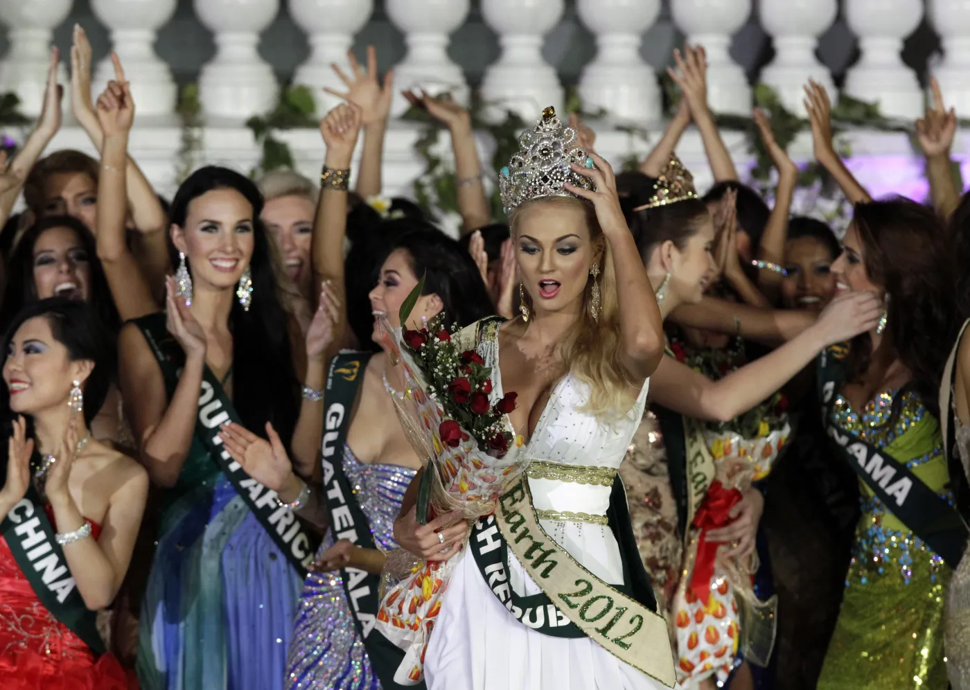 4318619-miss-earth.jpg