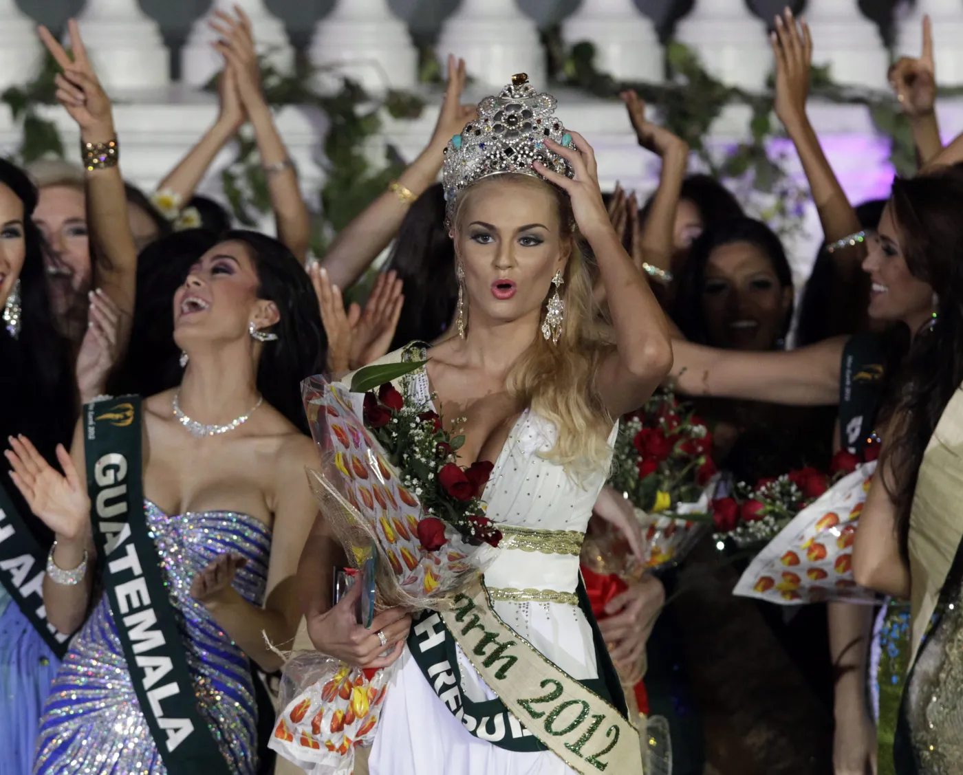 4318764-miss-earth.jpg