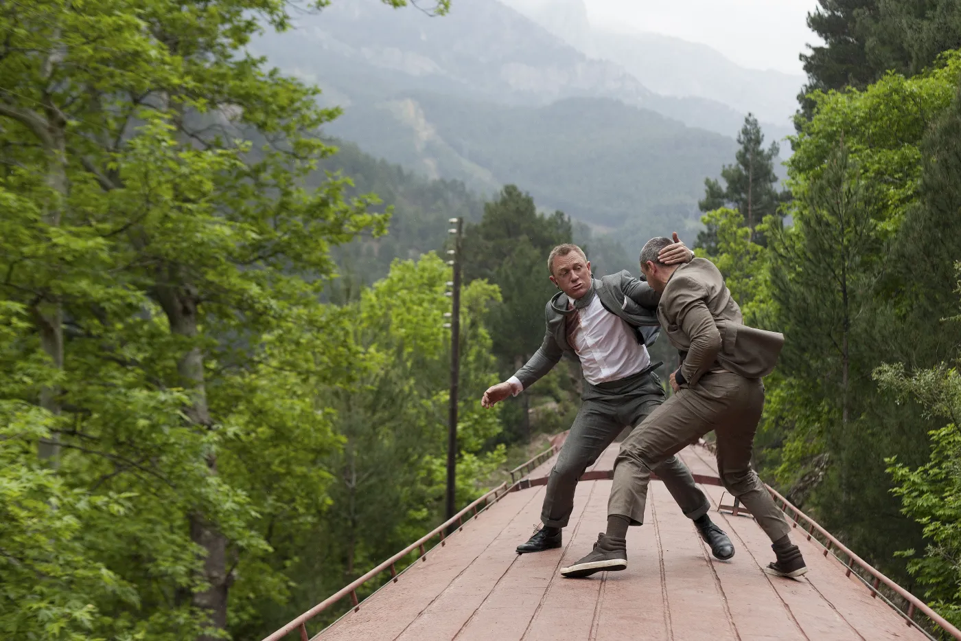 Bond z każdym filmem bardziej brutalny