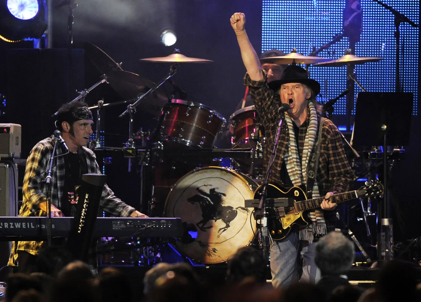 4923528-neil-young.jpg