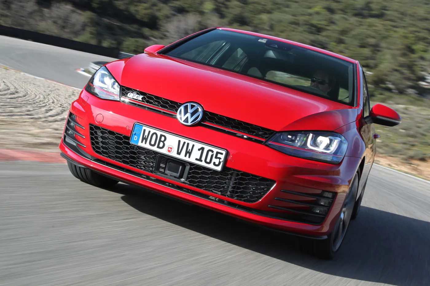 4979066-gti-red-19.jpg