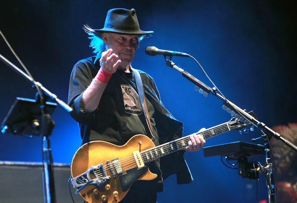 5260975-neil-young.jpg
