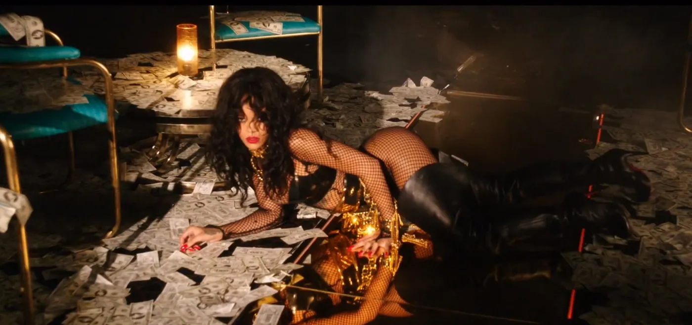5487575-rihanna.jpg