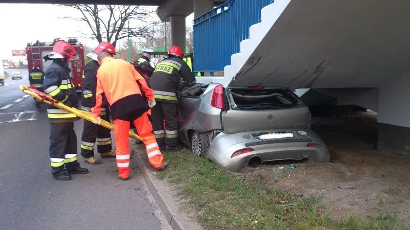 Ocalił głowę przed ścięciem! Zobacz zdjęcia z wypadku w Poznaniu
