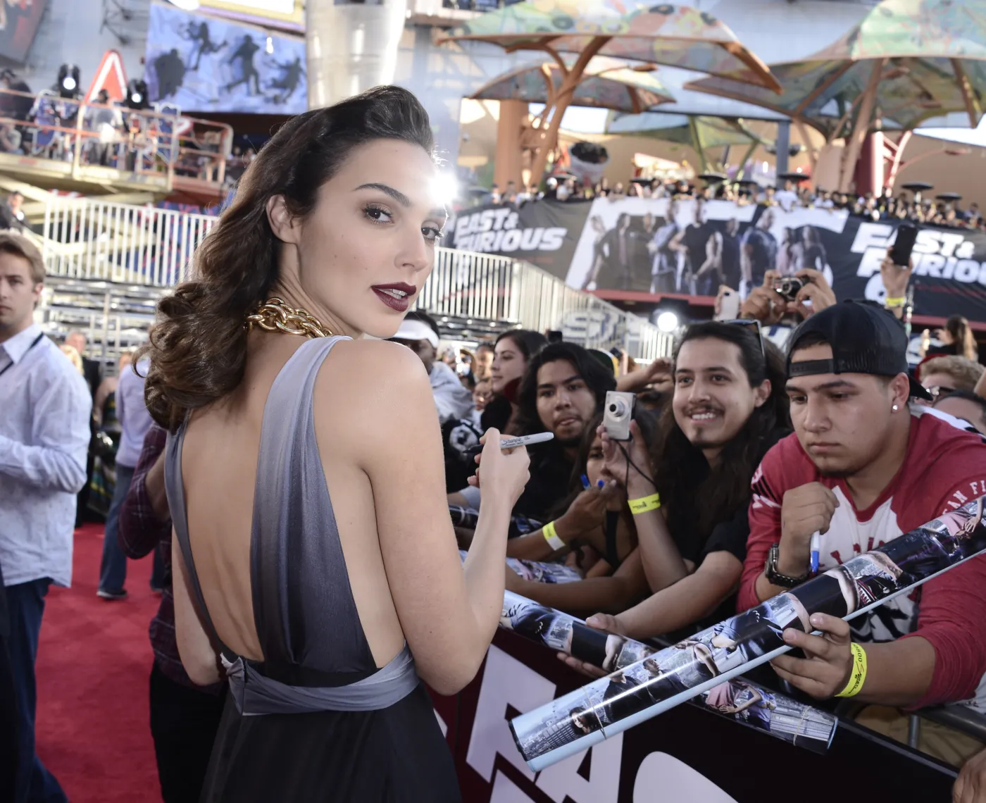5706422-gal-gadot.jpg