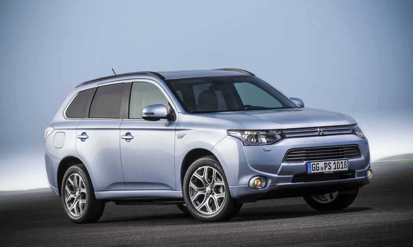5544433-phev-05.jpg