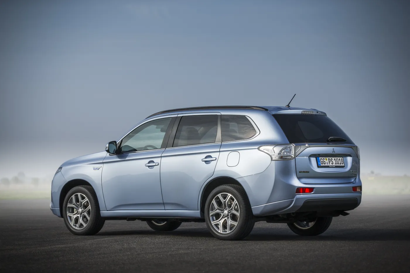 5544462-phev-03.jpg