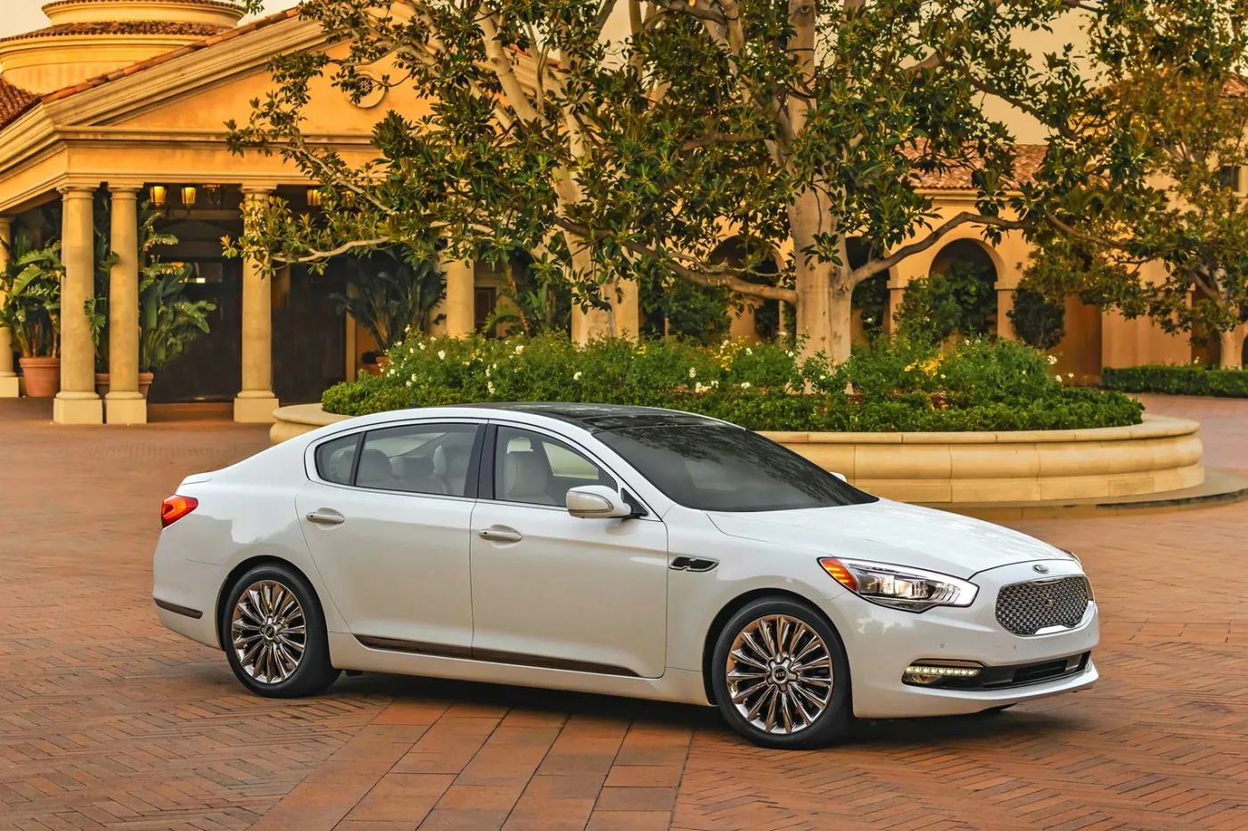 5656871-kia-k900-1.jpg