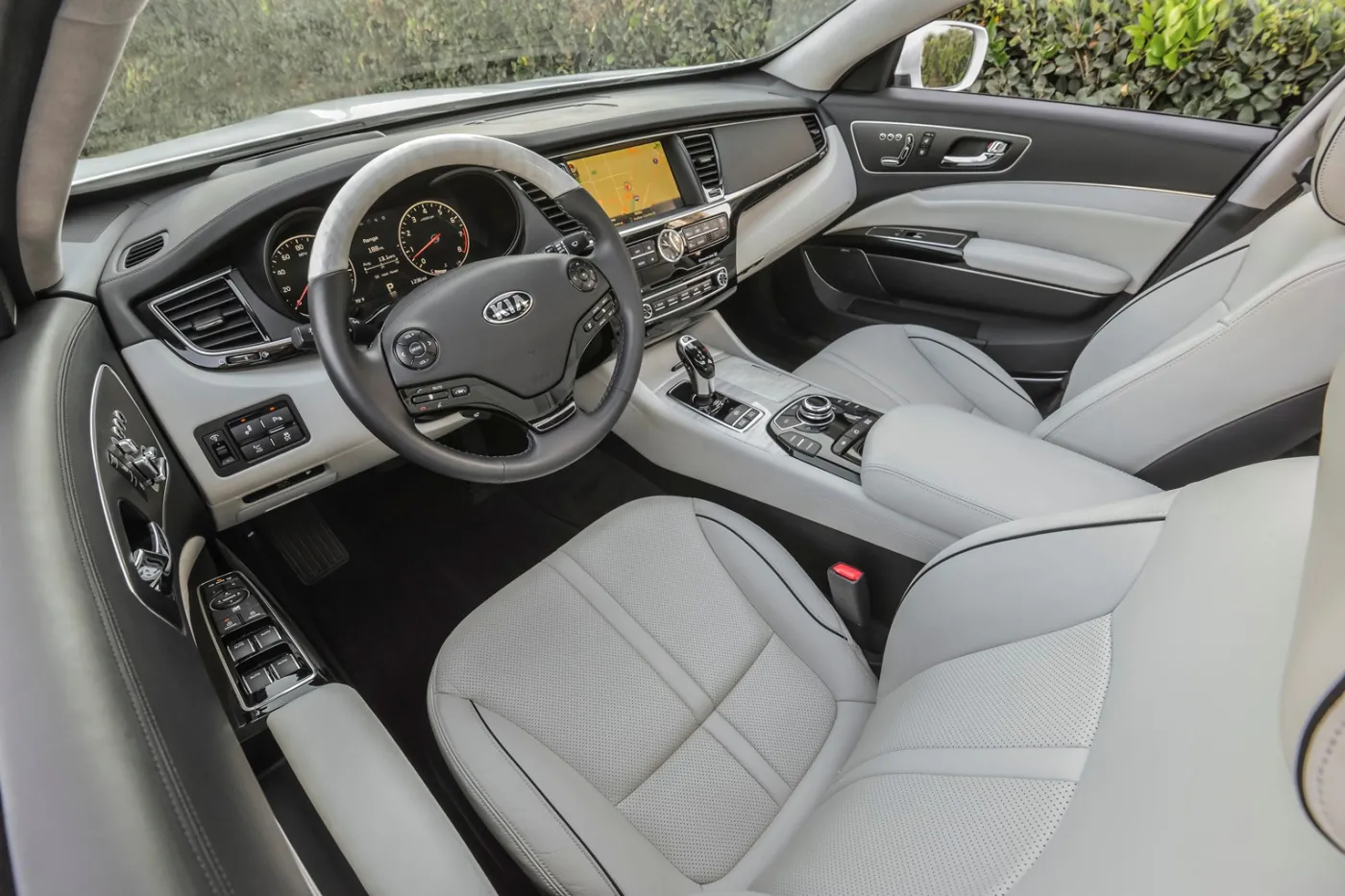 5657547-kia-k900-5.jpg