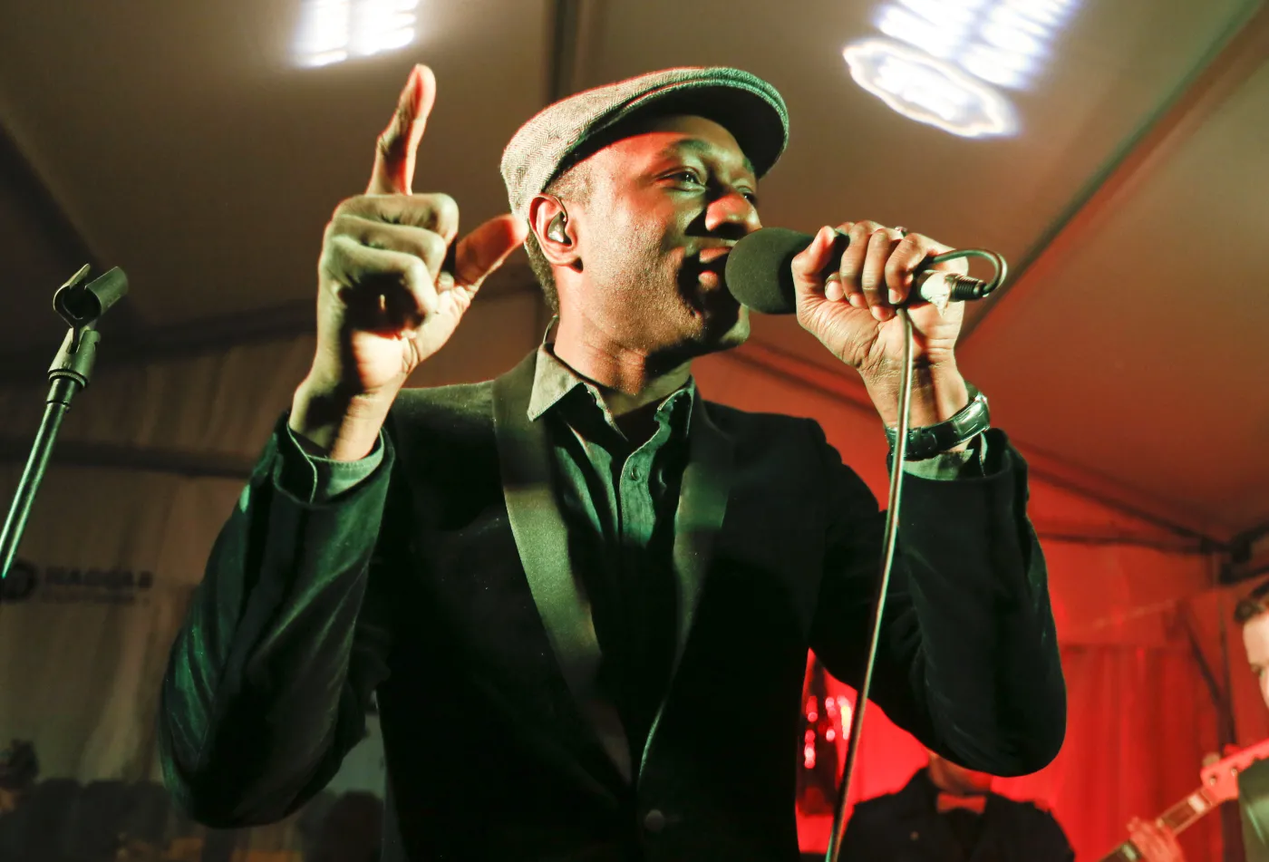 6110537-aloe-blacc.jpg