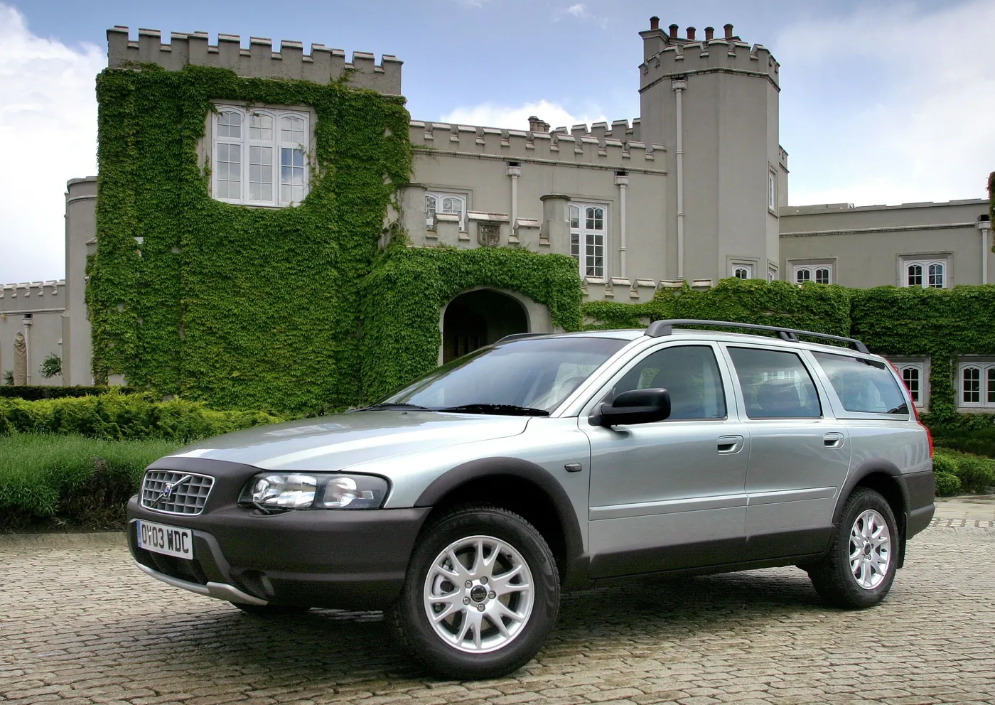 6296979-volvo-xc70.jpg