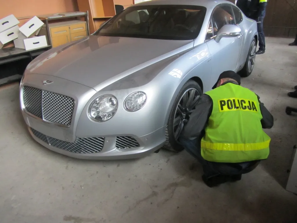 5641580-bentley-3.jpg
