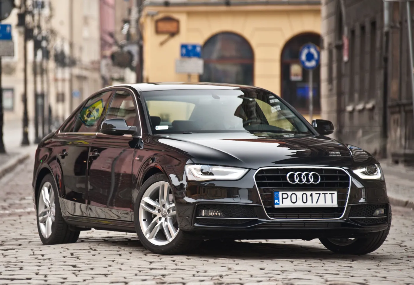 5430121-audi-a4.jpg