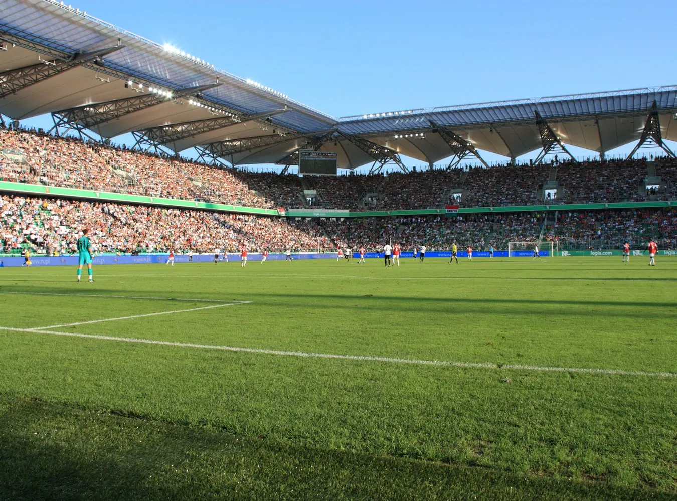 Legia kontra Wisła. Mecz w cieniu manifestacji