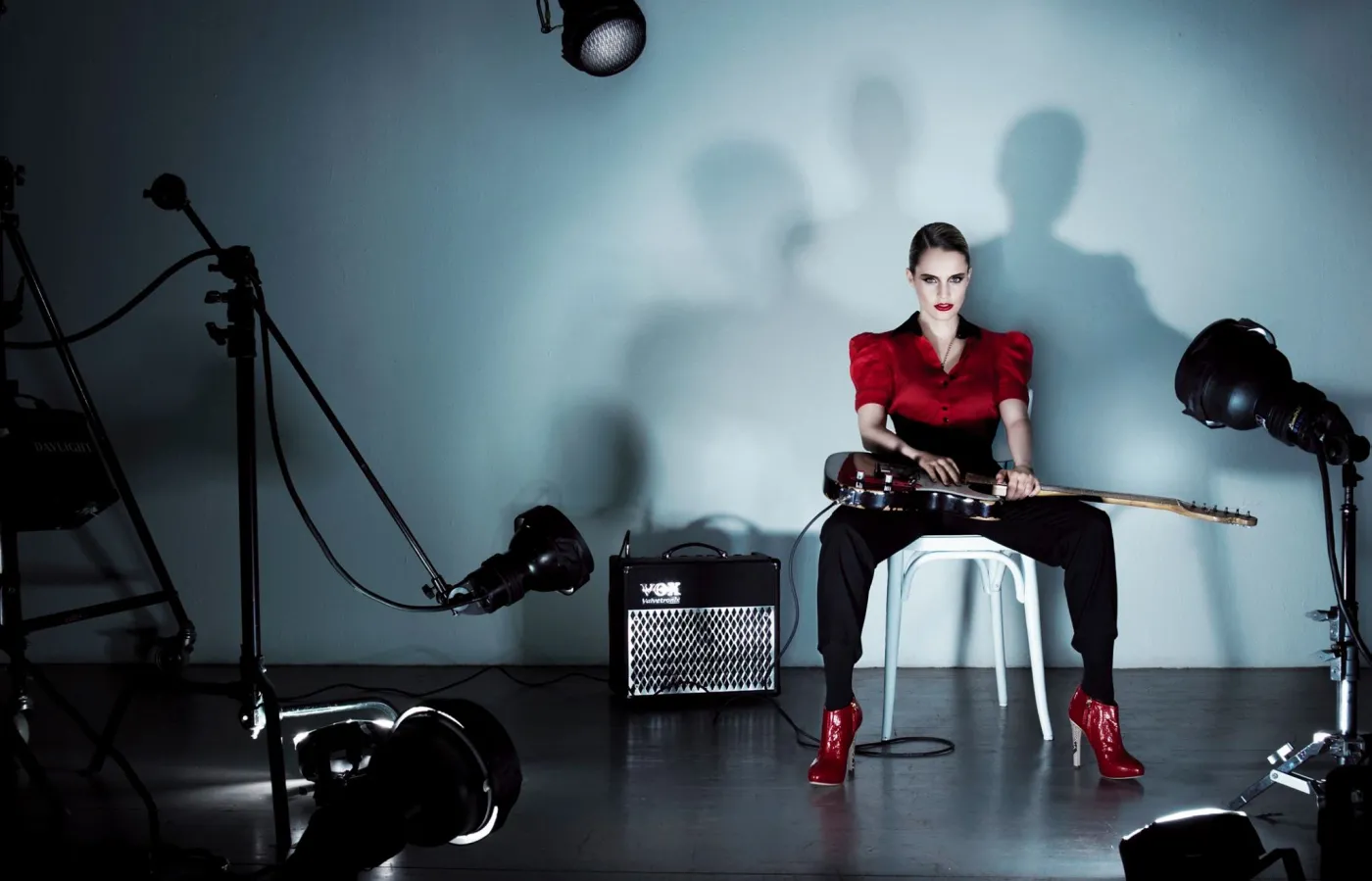 6023306-anna-calvi.jpg