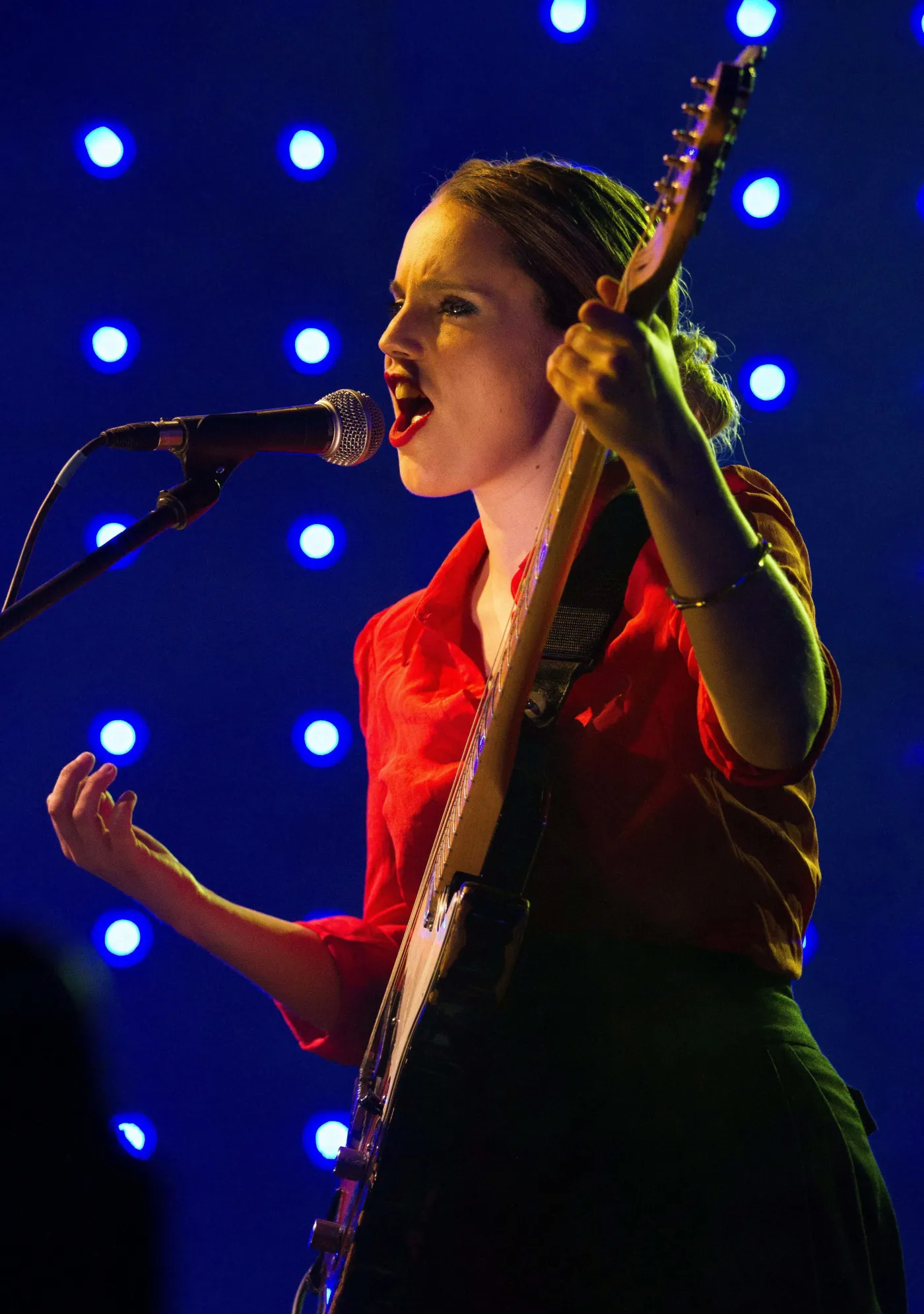 6023364-anna-calvi.jpg