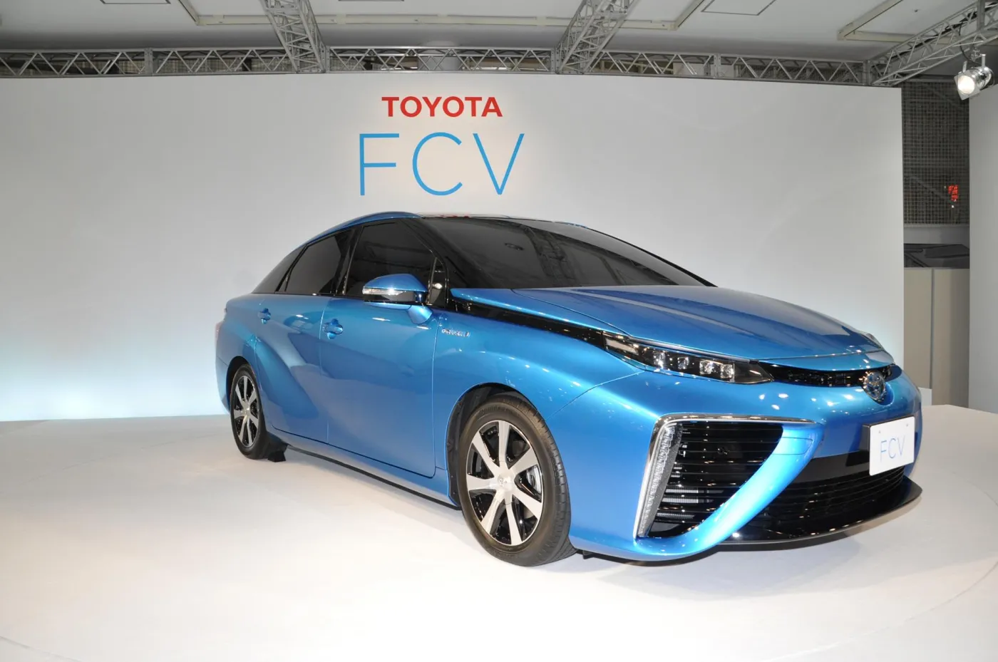 6557468-toyota-fcv.jpg