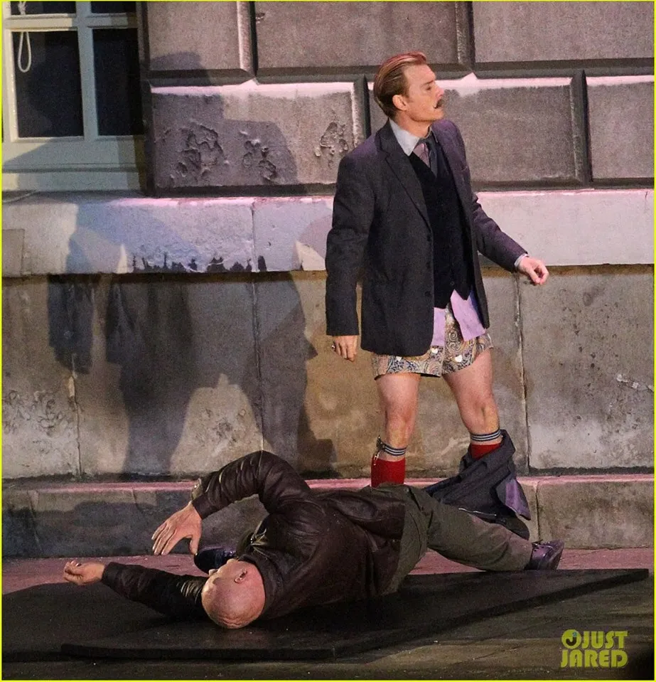 6666560-mortdecai.jpg
