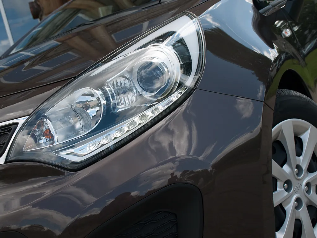 Zaskakuje przestronnością, gwarancją i silnikiem. Nowa kia rio 1.4 CRDi. ZDJĘCIA