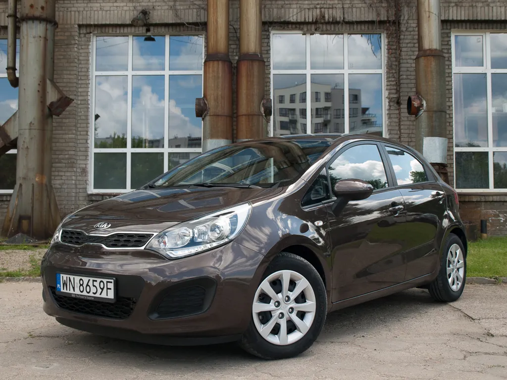6672690-kia-rio.jpg