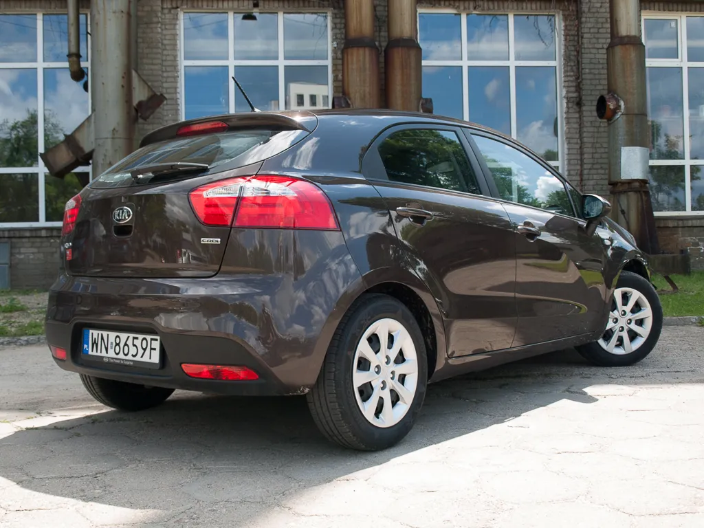 6672719-kia-rio.jpg