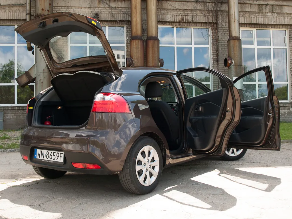 6672831-kia-rio.jpg