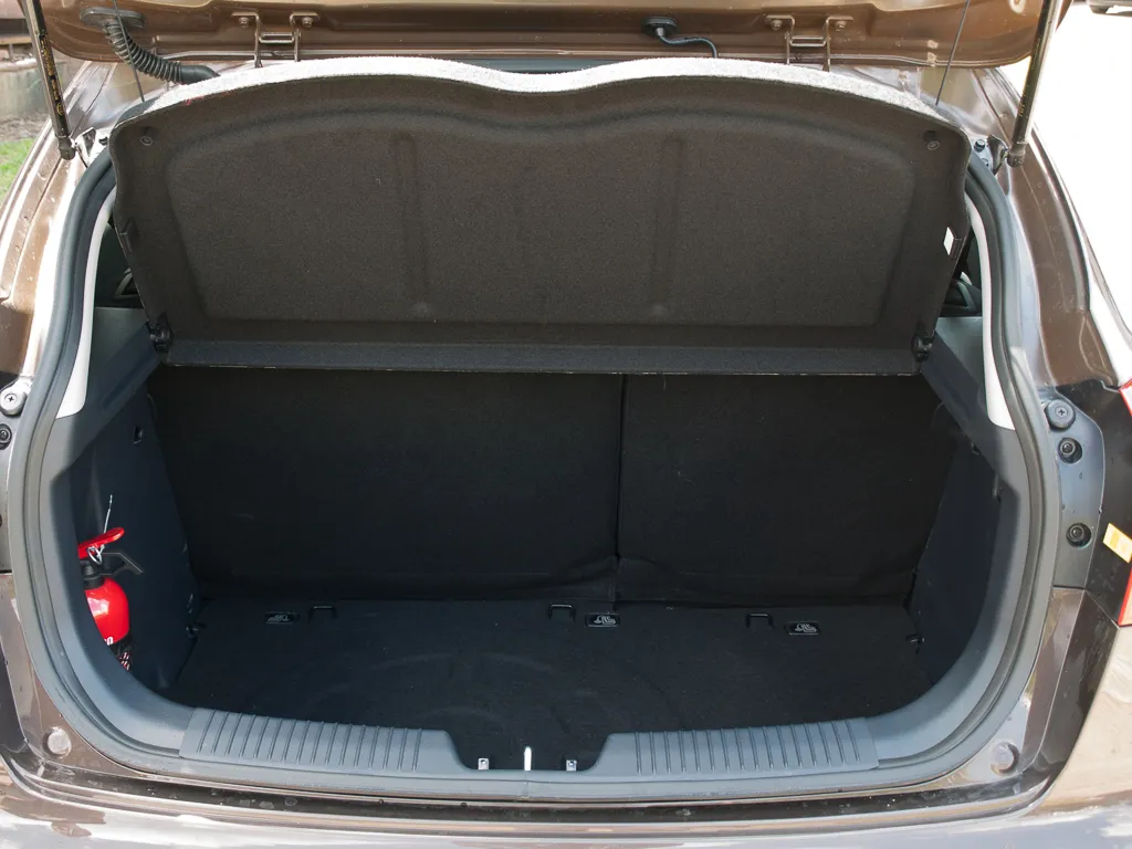 6672889-kia-rio.jpg